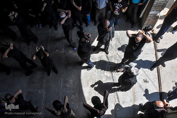 حسینیه ایران؛ آیین سنتی سنگ زنی و نخل گردانی در روستای علاء سمنان