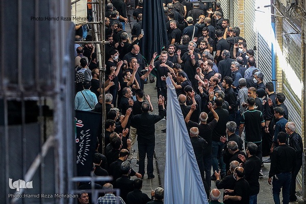 حسینیه ایران؛ عزاداری روز هشتم محرم در بازار تهران