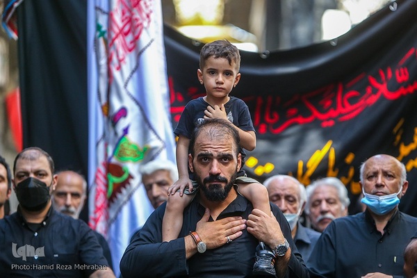 حسینیه ایران؛ عزاداری روز هشتم محرم در بازار تهران