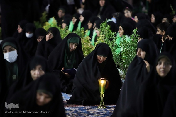 حسینیه ایران؛ مراسم شب عاشورا حسینی در حرم مطهر رضوی