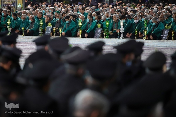 حسینیه ایران؛ مراسم شب عاشورا حسینی در حرم مطهر رضوی