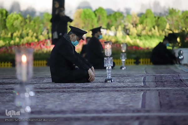 حسینیه ایران؛ مراسم شب عاشورا حسینی در حرم مطهر رضوی