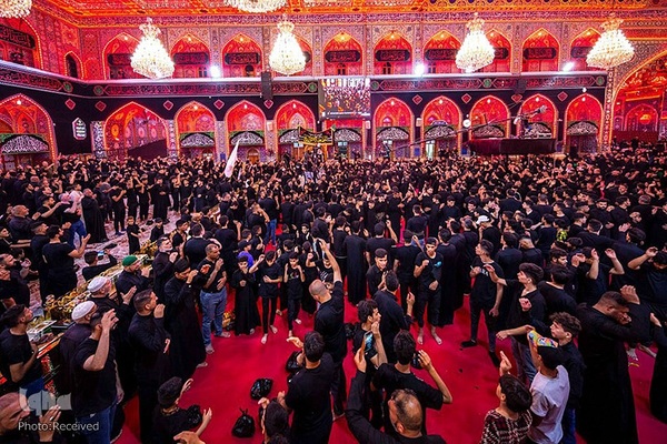 حسینیه ایران؛ مراسم شب عاشورا حسینی در حرم مطهر امام حسین(ع)