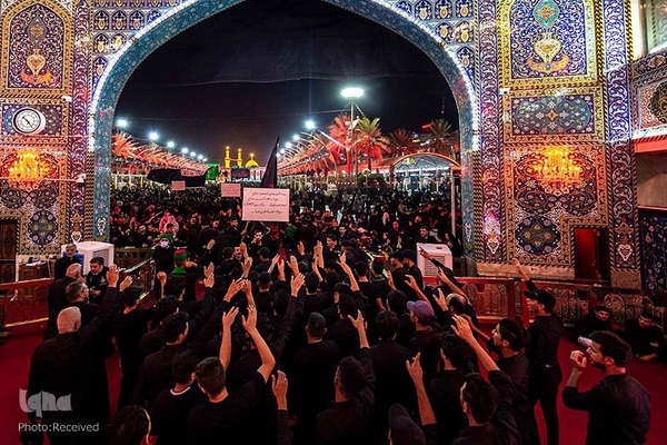 حسینیه ایران؛ مراسم شب عاشورا حسینی در حرم مطهر امام حسین(ع)