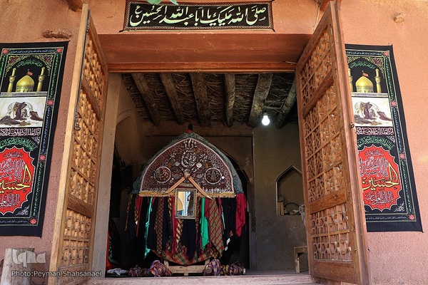 نخل‌گردانی روز عاشورا در روستای ابیانه