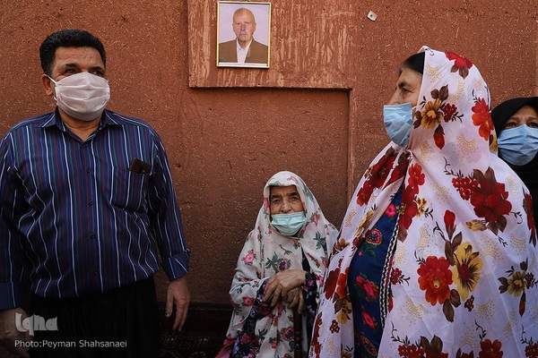 نخل‌گردانی روز عاشورا در روستای ابیانه