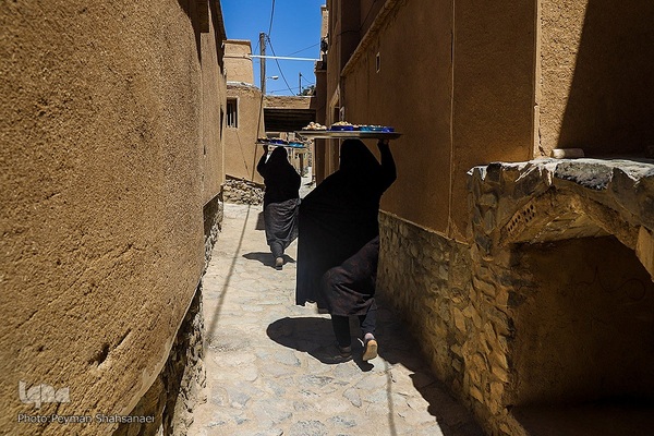 آیین سنتی ۶ امام حسین در شهر بَرزُک کاشان