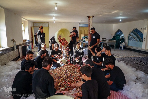 آیین سنتی ۶ امام حسین در شهر بَرزُک کاشان