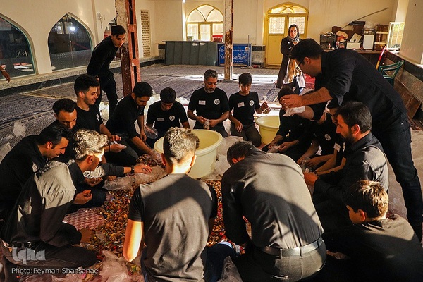 آیین سنتی ۶ امام حسین در شهر بَرزُک کاشان