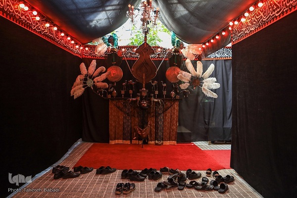 ورودی حسینیه منزل شهیدان مهدی، عبدالله و محمدصادق مداح 