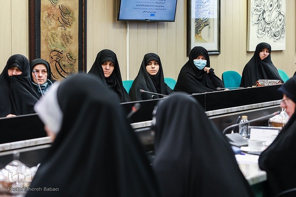 دیدار وزیر ارشاد با جمعی از بانوان پیشکسوت قرآنی