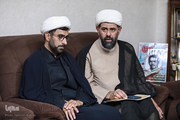 دیدار جامعه قرآنی با خانواده شهید حمید صفاری