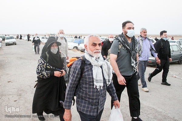 پیاده‌روی زائران اربعین در چذابه