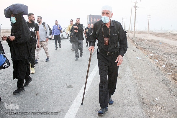 پیاده‌روی زائران اربعین در چذابه