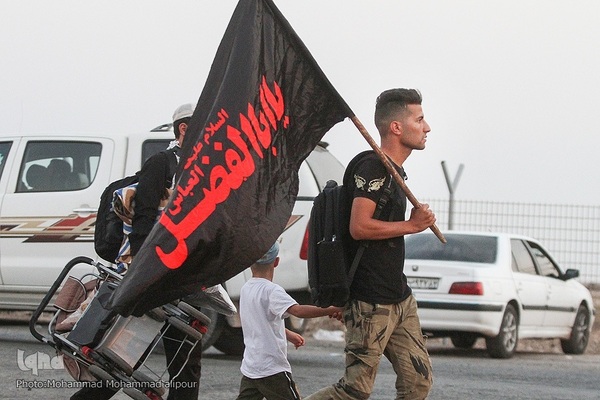 پیاده‌روی زائران اربعین در چذابه