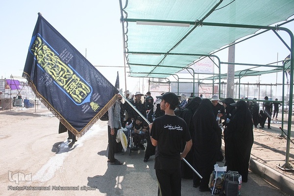 پیاده‌روی زائران اربعین در چذابه