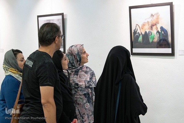 افتتاحیه نمایشگاه عکس «انا من حسین»