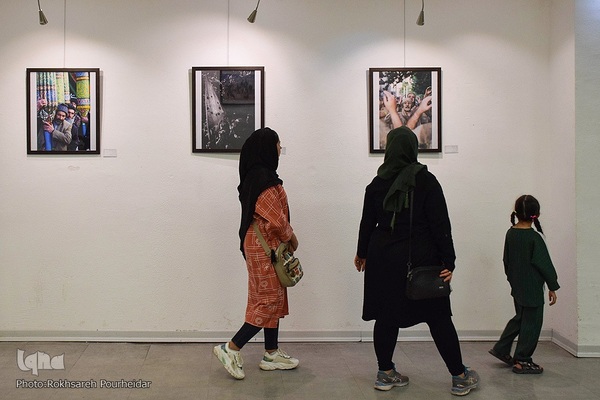 افتتاحیه نمایشگاه عکس «انا من حسین»