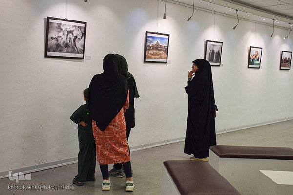 افتتاحیه نمایشگاه عکس «انا من حسین»