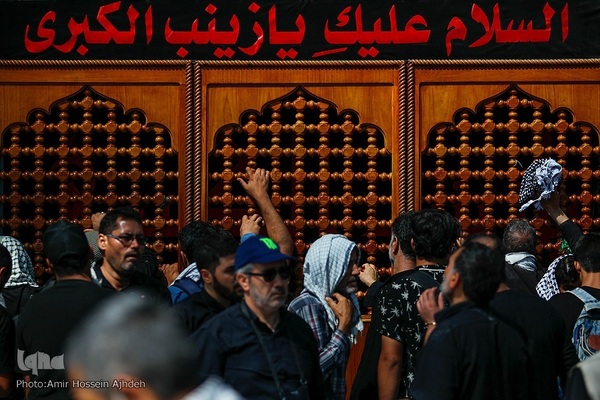 لحظه‌های دلتنگی در آستان حسینی