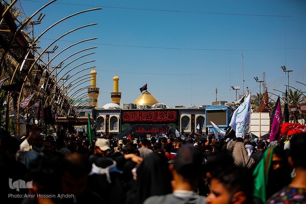 لحظه‌های دلتنگی در آستان حسینی