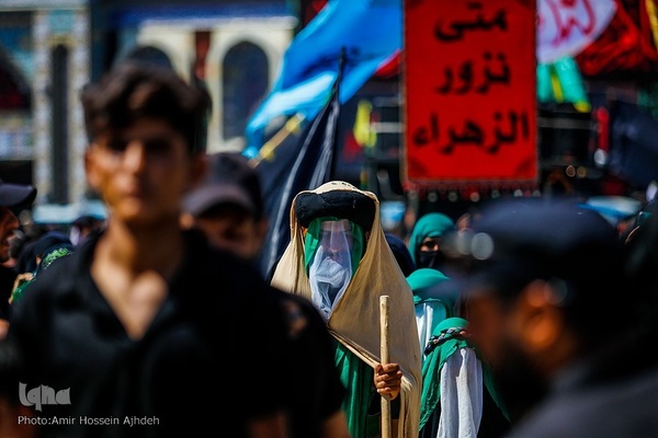 لحظه‌های دلتنگی در آستان حسینی