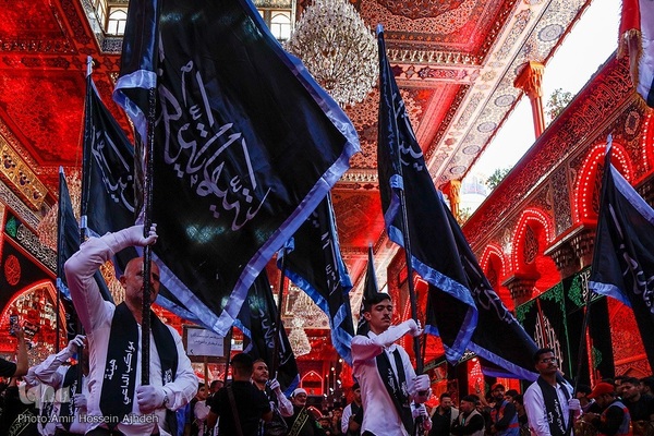 لحظه‌های دلتنگی در آستان حسینی