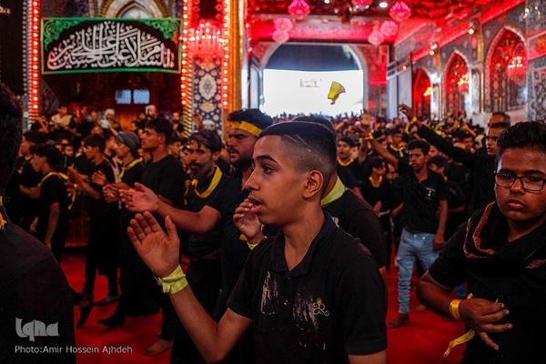 لحظه‌های دلتنگی در آستان حسینی