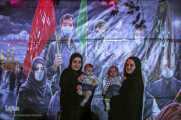 جاماندگان اربعین حسینی در حرم حضرت شاهچراغ‌(ع) در شیراز