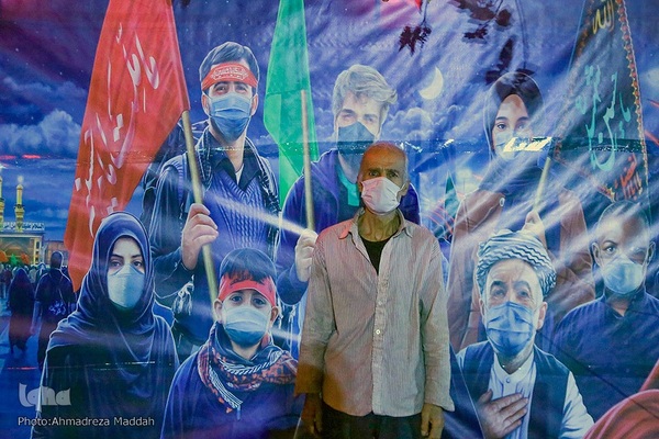 جاماندگان اربعین حسینی در حرم حضرت شاهچراغ‌(ع) در شیراز