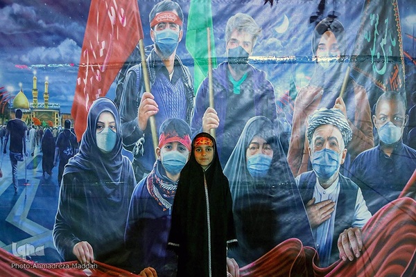 جاماندگان اربعین حسینی در حرم حضرت شاهچراغ‌(ع) در شیراز