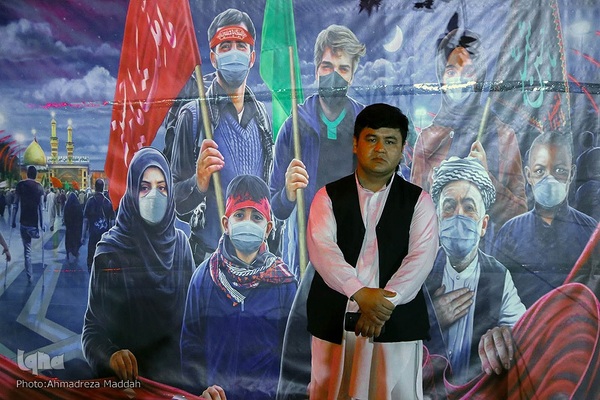 جاماندگان اربعین حسینی در حرم حضرت شاهچراغ‌(ع) در شیراز