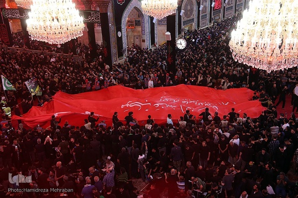 حرم مطهرحضرت اباعبدالله الحسین‌(ع) در روز اربعین