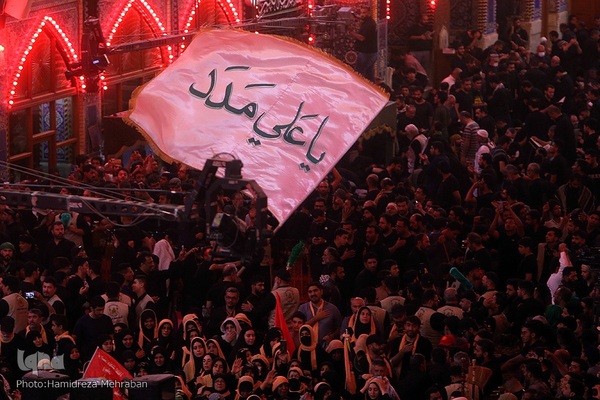 حرم مطهرحضرت اباعبدالله الحسین‌(ع) در روز اربعین