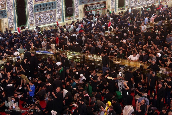 حرم مطهر و نورانی حضرت اباعبدالله الحسین‌(ع) در روز اربعین