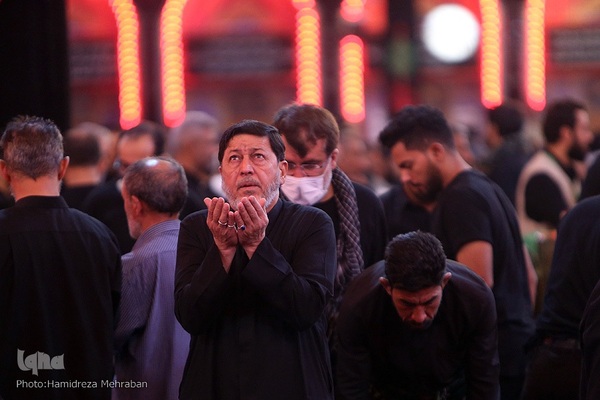 حرم مطهر و نورانی حضرت اباعبدالله الحسین‌(ع) در روز اربعین