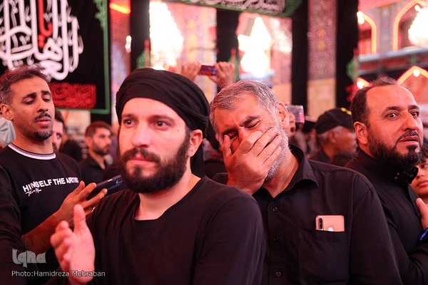 حرم مطهر و نورانی حضرت اباعبدالله الحسین‌(ع) در روز اربعین