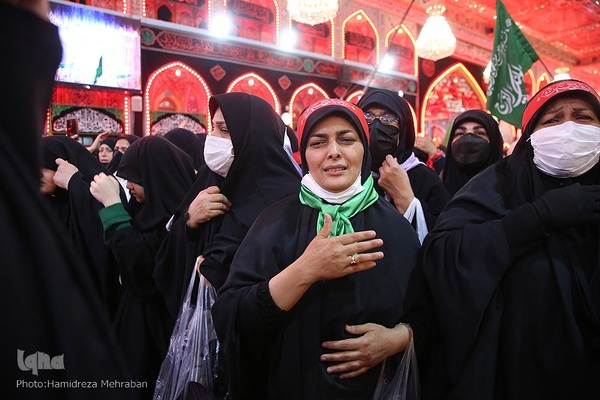 حرم مطهر و نورانی حضرت اباعبدالله الحسین‌(ع) در روز اربعین