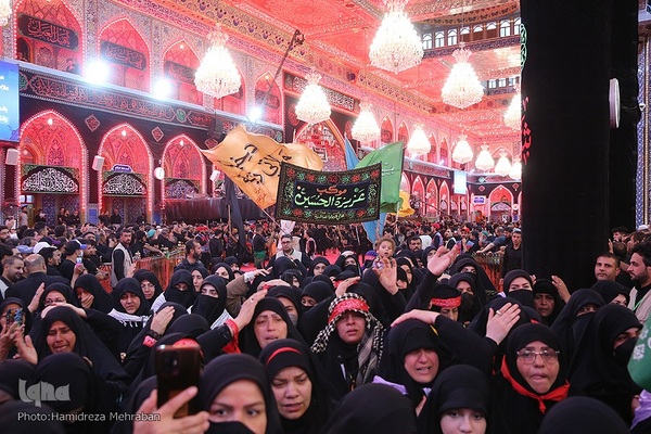 حرم مطهر و نورانی حضرت اباعبدالله الحسین‌(ع) در روز اربعین