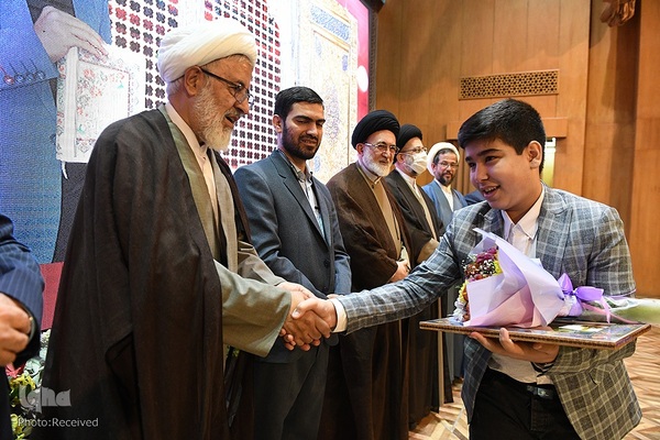 تجلیل از حفاظ کل قرآن کریم مرکز آموزش قرآن آستان مقدس حضرت عبدالعظیم (ع)