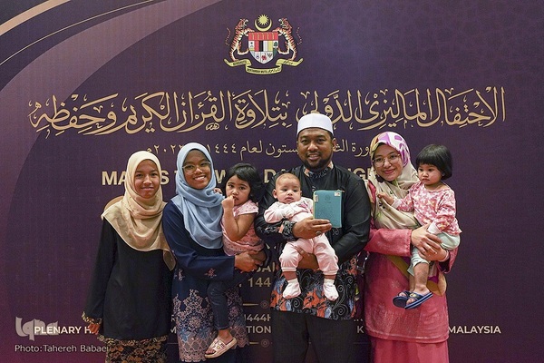 یک قرآن یک امت