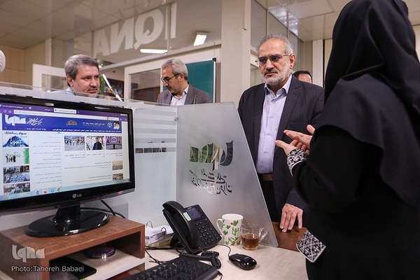 بازدید معاون امور مجلس رئیس‌جمهور از تحریریه ایکنا