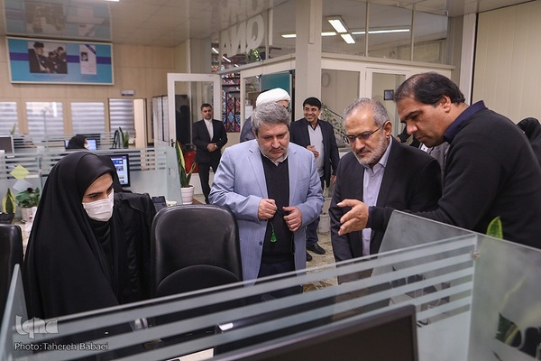 بازدید معاون امور مجلس رئیس‌جمهور از تحریریه ایکنا