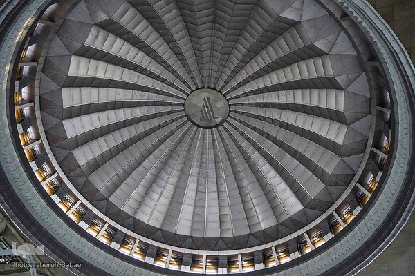 مسجد نقره‌فام مالزی؛ سازه‌ای آهنین