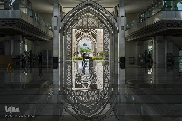 مسجد نقره‌فام مالزی؛ سازه‌ای آهنین