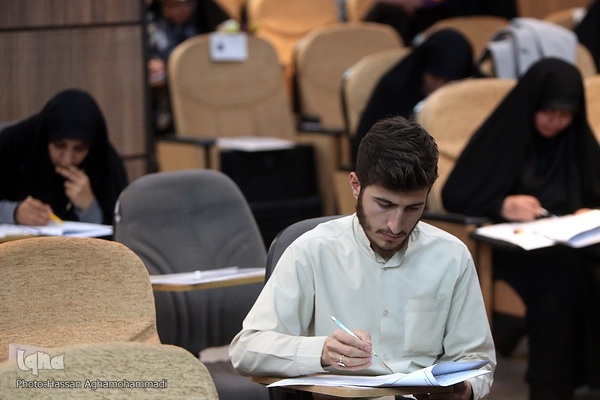 آزمون مرحله سوم هفدهمین دوره ارزیابی و اعطای مدرک تخصصی به حافظان کل قرآن کریم از سراسر کشور