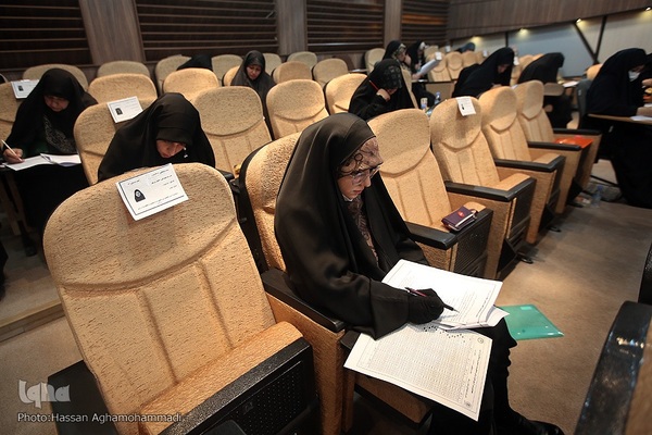 آزمون مرحله سوم هفدهمین دوره ارزیابی و اعطای مدرک تخصصی به حافظان کل قرآن کریم از سراسر کشور