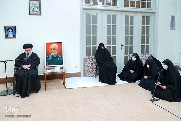 دیدار خانواده و اعضای ستاد بزرگداشت سردار سلیمانی