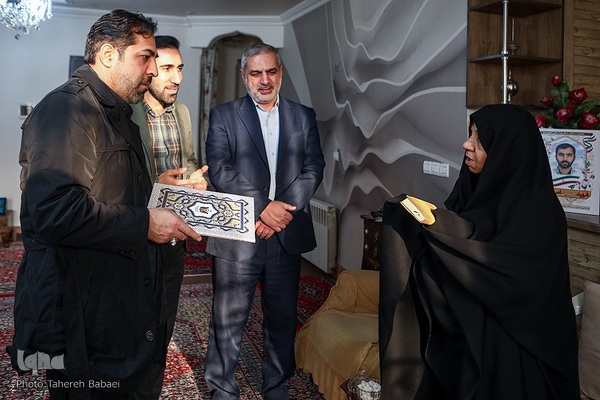 دیدار نمایندگان جامعه قرآنی با خانواده شهید حسین امیدواری