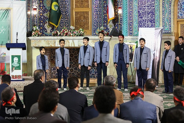 تجمع چند هزار نفری فرهنگیان در حرم عبدالعظیم